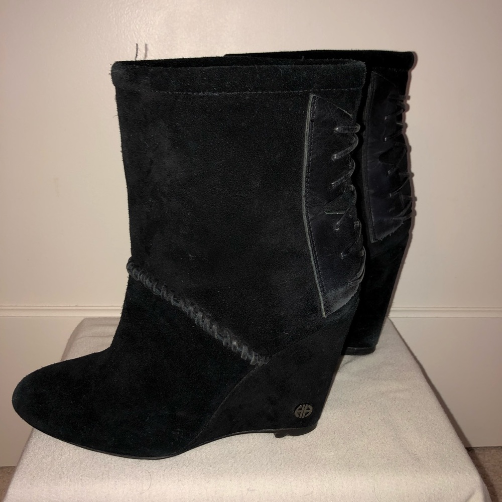 House of Harlow Sahara bootie in black suede